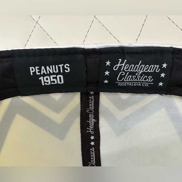 HEADGEAR CLASSICS Fitted Peanuts Snoopy Woodstock
Chevron Yellow Cap 7.5 inches - Picture 3 of 8